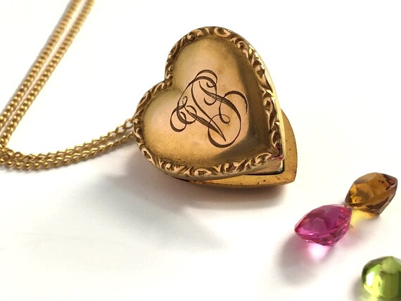 Vintage 14k Gold Heart Locket Necklace W Decorative Edges 2 - 14k Heart Locket Pendant Vintage 14k Gold Heart Locket Necklace W Decorative Edges 2 - 14k Heart Locket Pendant