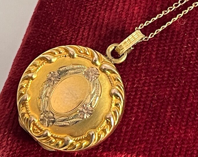 Vintage 10K Gold Filled Round Locket Necklace FM Company - Small Etched & Chased Photo Charm Pendant on 12K GF Chain - Estate Jewelry