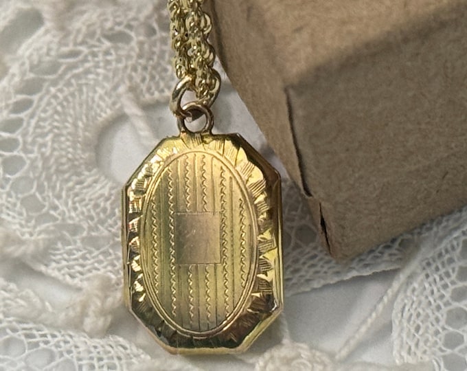 Vintage 10K Yellow Gold Etched Small Rectangle Locket on 10K Gold Rope Chain - Dainty 2 Photo Petite Pendant Necklace - Retro Estate Jewelry