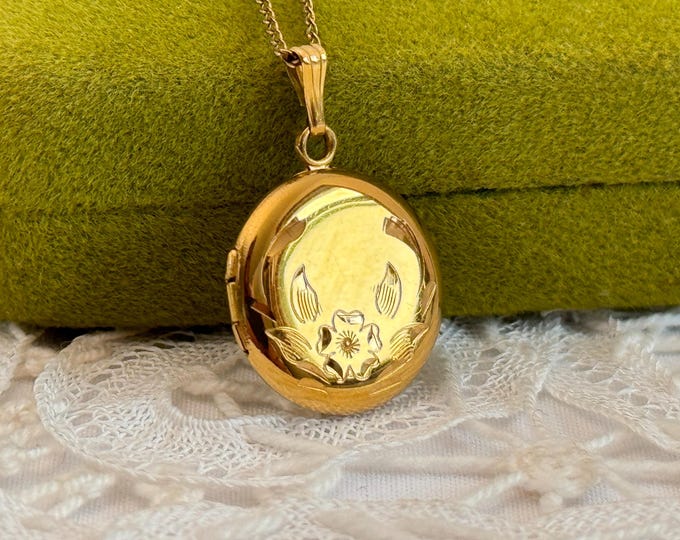 Vintage Round Gold Filled Locket Engraved Elayne - Small Necklace on 14K GF Chain WEH hallmark Hayward - Retro 2 Photo Wells- Estate Jewelry