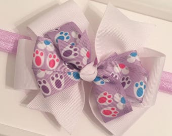 Easter hair bow. Bunny feet bow. Bunnies hair bow. Purple and white Easter bow. Girls Easter hair bows. Stacked Easter bow Bow headband/clip