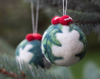 Set of Needle felt 100% wool Christmas Decoration Balls, Pendant Baubles, Decor Holly tree Ilex red berries, Holiday  hanging ornaments