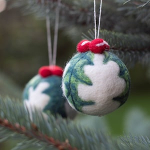 Set of Needle felt 100% wool Christmas Decoration Balls, Pendant Baubles, Decor Holly tree Ilex red berries, Holiday  hanging ornaments