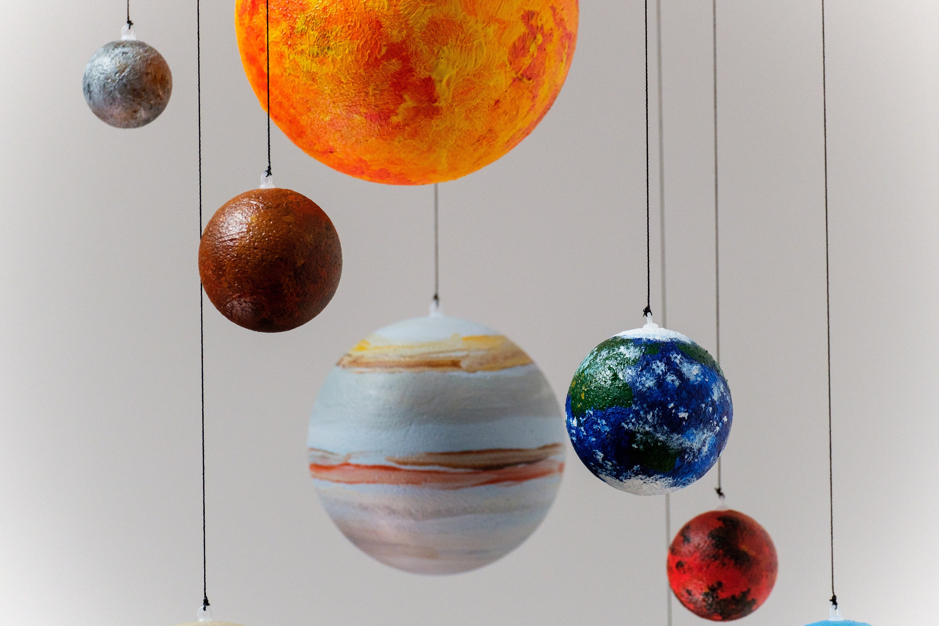 太陽系惑星　宇宙モビール 手描きの太陽系モデル吊り下げ、太陽モビール、太陽と惑星の
