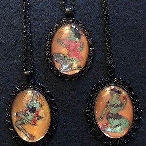 Pin-Up Collection - Necklace - Zombie - Mustard
