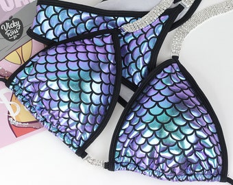 Erschwinglicher Meerjungfrau Teal Lila Bikini Wettbewerb Handgefertigter Designer Anzug von Vicky Ross Fit | Crystals Posing Bikini Anzug | Fitness Bikini