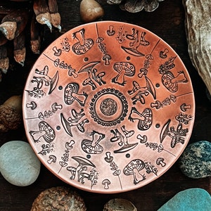 Cuenco de cobre con decoración de núcleo de hongo, cuenco de altar estampado a mano, plato para baratijas, plato para anillos, cuenco para ofrendas, cuenco ritual, cuenco para manchas, plato para incienso, decoración del hogar