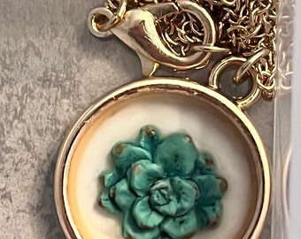 Collier floral argile