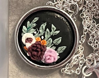 Bloemenketting van klei