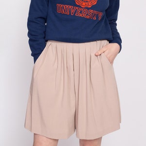 Med-Lrg 90s Beige Pleated Shorts 27.5”-32” | Vintage High Waisted Wide Leg Boho Flowy Shorts