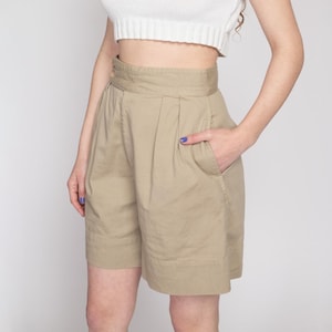 Sm-Med 80s Khaki Pleated Shorts 27&quot; | Vintage High Waisted Curvy Fit Mom Shorts