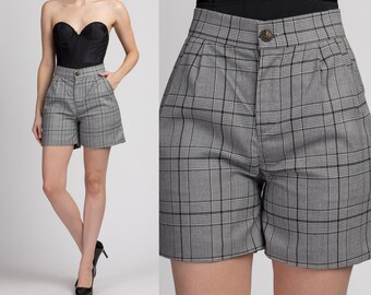 90s high waisted shorts outfit