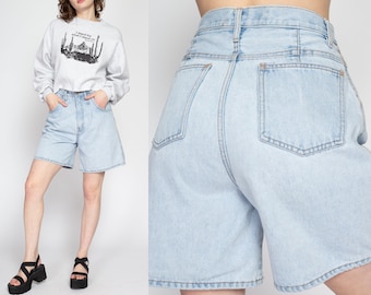 Medium 90s Pleated Denim Shorts 29" | Vintage High Waisted Light Wash Mom Shorts