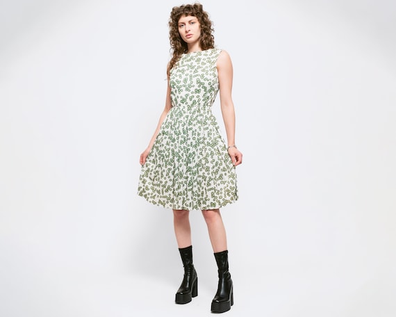 Small 60s Olive Novelty Print Fit & Flare Dress | Retro Vintage Fred Rothschild Sleeveless Pleated Sundress Small 60s Olive Novelty Print Fit & Flare Dress | Retro Vintage Fred Rothschild Sleeveless Pleated Sundress