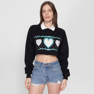 Med-Lrg 90s Black Heart Graphic Cropped Collared Sweatshirt | Vintage Floral Pullover Crop Top