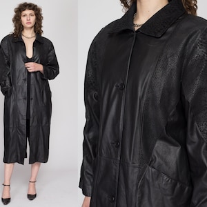 Petit trench oversize en cuir noir gaufré des années 80 vintage Maxi veste pare-poussière bordée de peau de serpent image 1