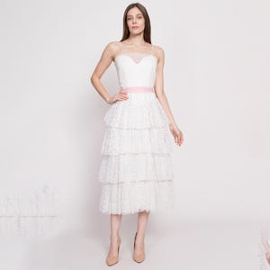 XS 80s Does 50s White Lace Cupcake Dress | Vintage Tiered Pink Sash Tea Length Wedding Bridal Gown