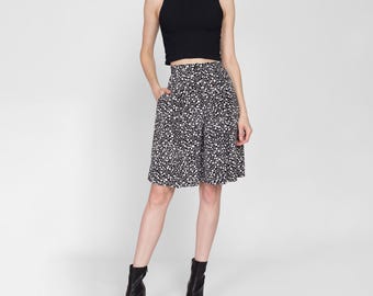 90s Black & White Abstract Polka Dot Shorts - XS, 25" | Vintage High Waisted Pleated Wide Leg Shorts