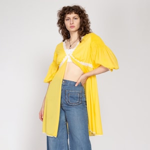 Sm-Med jaren 70 gele peignoir-gewaad met ballonmouwen | Vintage midi-negligé kamerjas met kanten rand