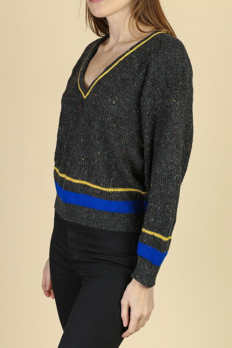 Small to Medium 80s Striped Sporty Cropped Sweater Vintage V Neck Knit Pullover Jumper