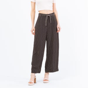 Medium 90s Does 30s Black & White Polka Dot Lounge Pants 28&quot; | Vintage Ann Taylor Boho Rayon High Waisted Flowy Casual Trousers