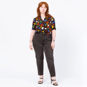 Vintage 90s Lee Black High Waisted Jeans - Large, 31&quot;-32&quot; Waist | Made In USA Stretch Denim Tapered Leg Mom Jeans