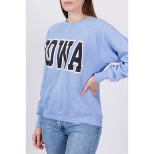 Sweat-shirt de lUniversité de lIowa des années 80 Moyen pour hommes, Grand femme pull vintage bleu ras du cou College image 4