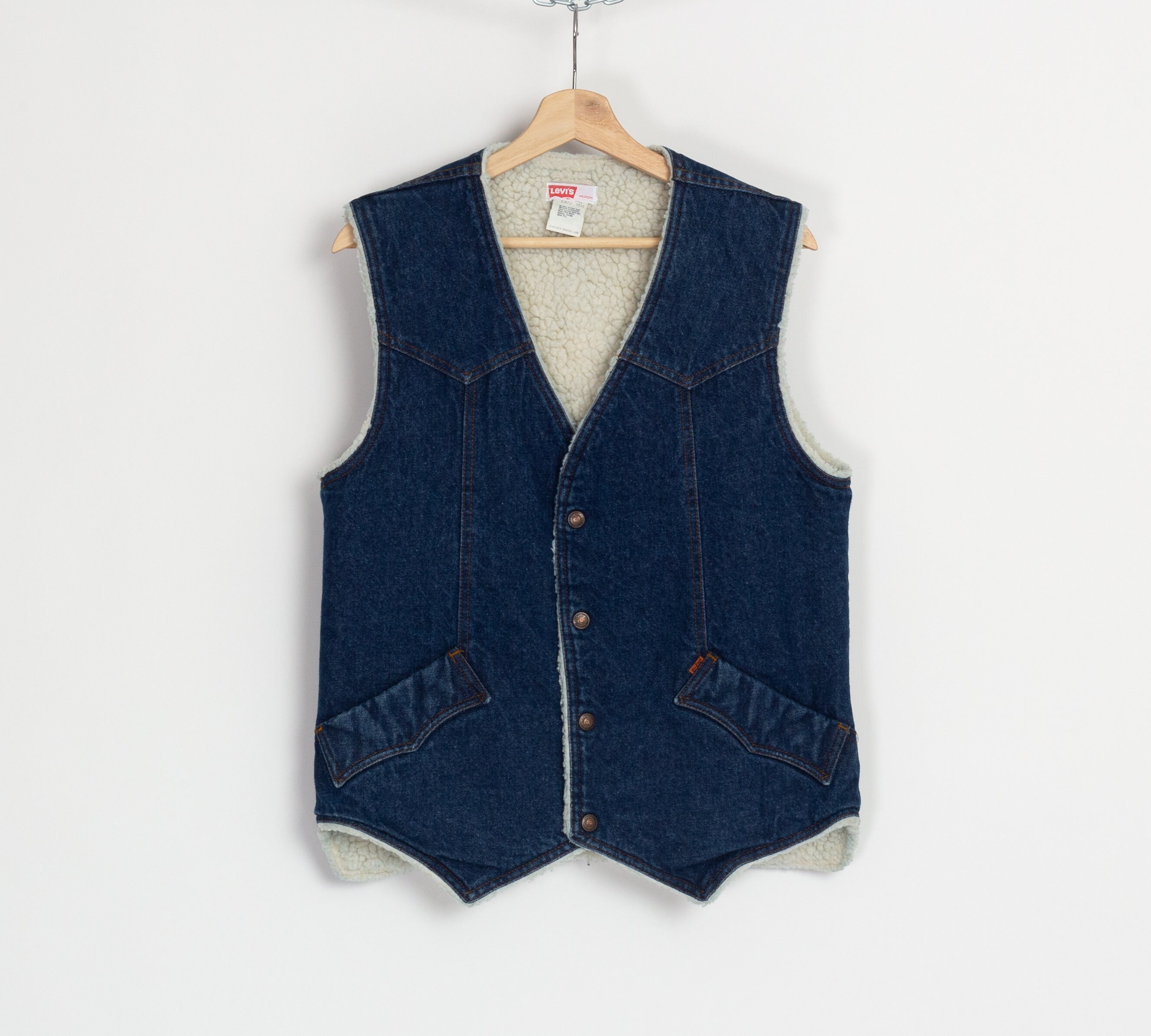 levis sleeveless jacket