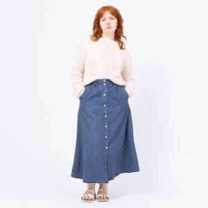 Vintage 90s Denim Flower Button Maxi Skirt - Medium to Large | High Waisted Blue Jean Pocket Skirt, A Line Chambray Western Skirt