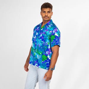 Large 70s Hawaiian Blue Floral Aloha Shirt | Vintage Button Up Tropical Print Wing Collar Top