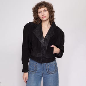 Veste de moto courte noire en cuir années 80 moyenne | vintage G-III - Manteau oversize à bouton-pression en daim gaufré à taille ajustée