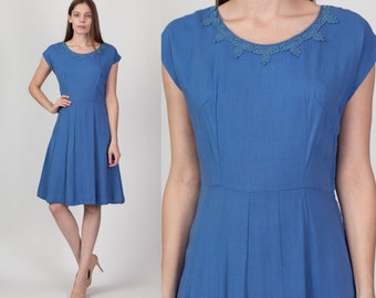 Medium 40s 50s Kerrybrooke Cornflower Blue Midi Dress | Vintage Cap Sleeve Crochet Lace Trim Day Dress