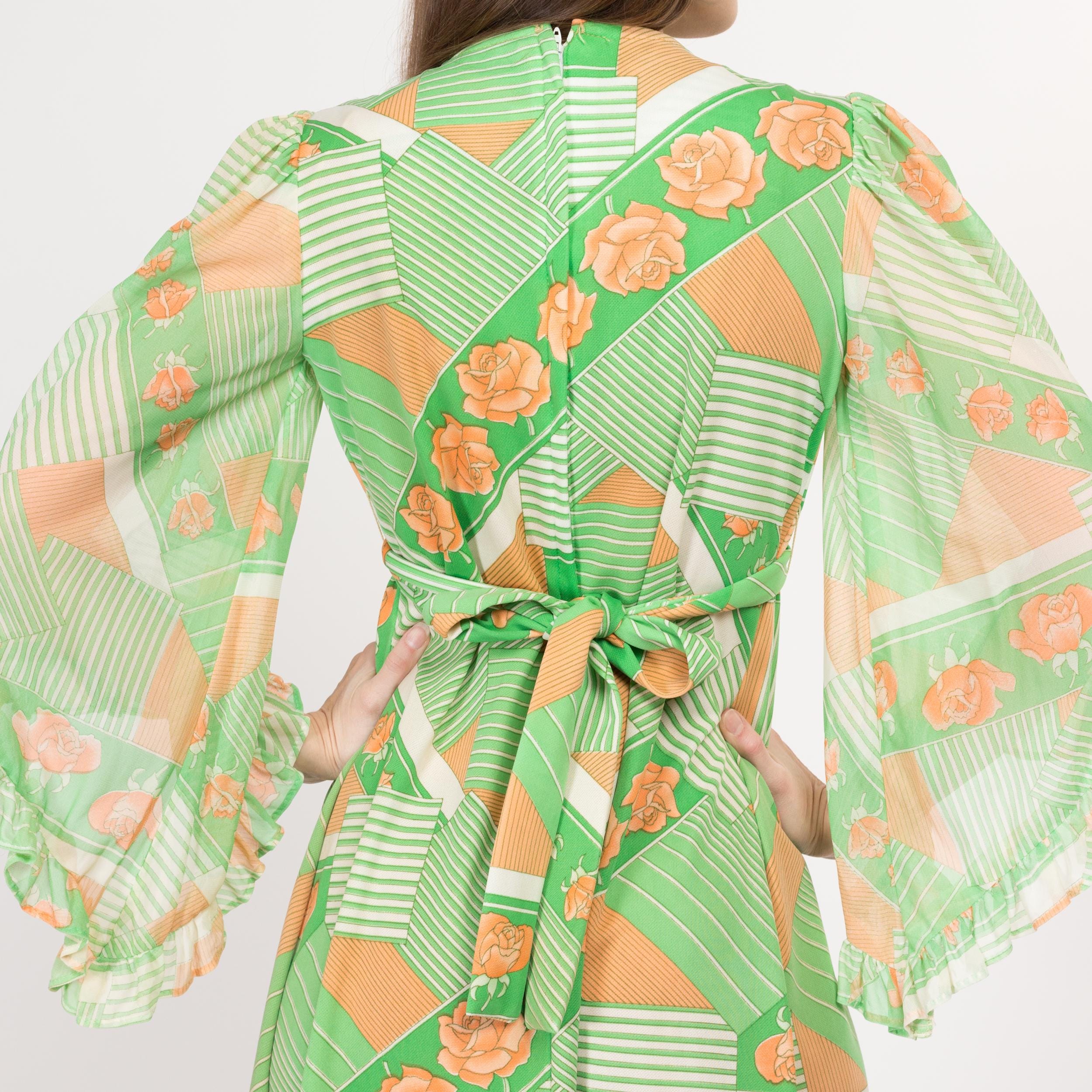 green angel sleeve dress Small 70s Boho Green Floral Angel Sleeve Maxi Dress