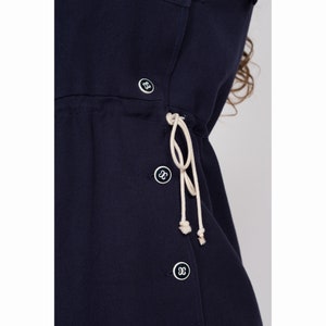 70-tals Courrèges marinblå minitröjklänning - medium | Vintage designerklänning i ull, marin stil, pinafore-mönster bild 6