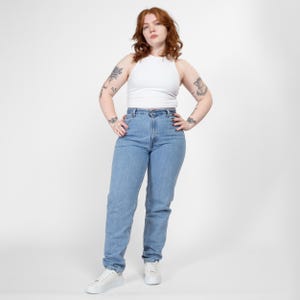 Medium 90s Levis 550 Mom Jeans 30" | Vintage Levi's Light Wash Denim High Waisted Tapered Leg Jeans
