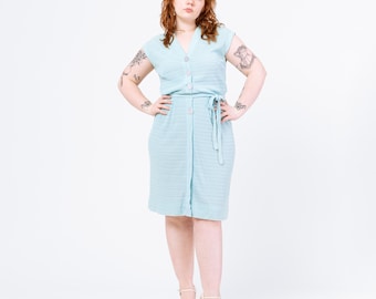 Vestido midi de punto azul pastel con lazo, estilo vintage de los años 50 - Tallas mediana a grande / Vestido camisero retro de los años 50 con mangas cortas y botones.