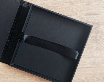Caja de presentación de recuerdo de tela de cocodrilo de terciopelo negro de 8 x 8 para aniversarios especiales y regalos