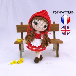 Peut inclure: Patron de crochet pour une poupée fille à capuche rouge avec des cheveux bruns. Le patron est disponible en français et en anglais. PDF/PATTERN.