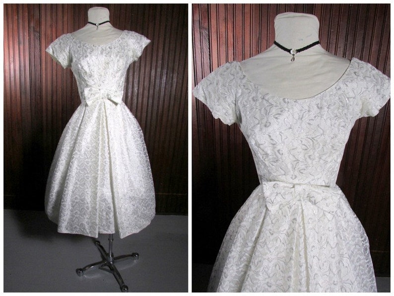 Vintage 1960s Silver and White Lace Dress S Sweet 16 Dress. Full Skirt Bow 60s Tea Length Wedding Dress Shelf Bust Madmen Party Dress
