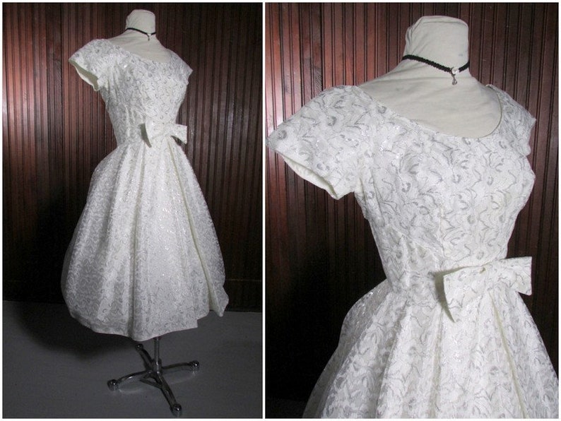 Vintage 1960s Silver and White Lace Dress S Sweet 16 Dress. Full Skirt Bow 60s Tea Length Wedding Dress Shelf Bust Madmen Party Dress