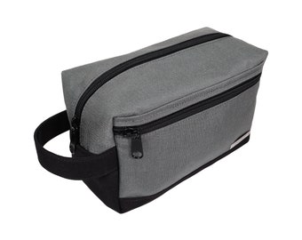 Gepersonaliseerde Canvas Toilettas, Grijze Hoge Rits Overnachtingstas, Scheertas, Dopp Kit, Aanpasbare Badkamer Reistas Handgemaakt in de VS