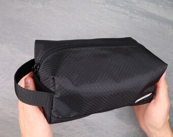 Ripstop en canvas toilettas, gepersonaliseerd zwart scheren, Dopp Kit, badkamerorganisator, aanpasbare reistas handgemaakt in Californië