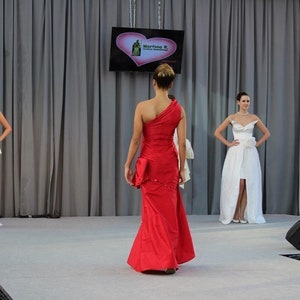 Evening dress in red image 3