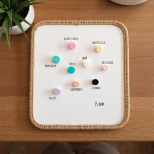 Pizarra magnética minimalista de imanes coloridos