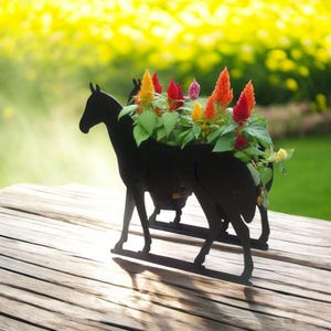 Vaso de metal para cavalos | Suporte para vasos de flores equinos | Expositor decorativo para vasos de plantas equestres | Decoração floral exclusiva em forma de silhueta para estábulos ao ar livre
