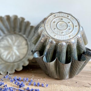 Vintage French Gauffrex Brioche Baking Tin: Rustic Kitchen Decor