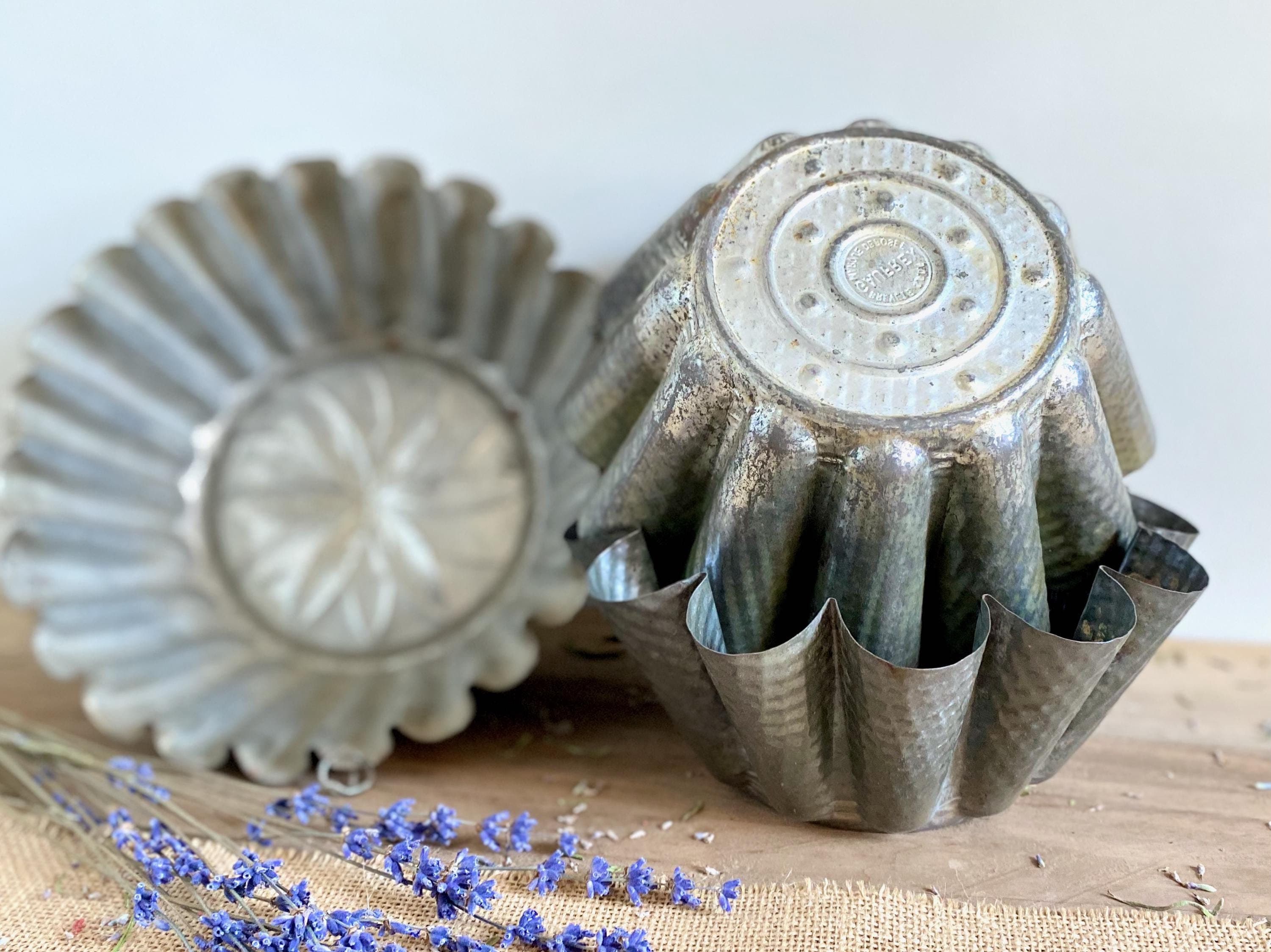 Moule en fer blanc, pour pâtisser sainement