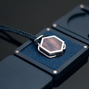 Titan & Eisenholz Halskette, Titan Anhänger, Schmuck, individueller Schmuck, Geschenk für ihn, Geschenke für Männer, personalisiert