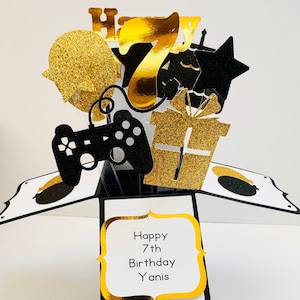Cartão de aniversário do Playstation em uma caixa/caixa pop-up
