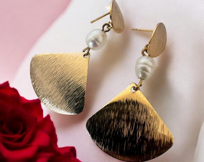 Pearl Gold Dangle Earrings